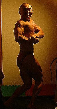 �k�C���{�f�B�[�r���_�[�Óc�摜1