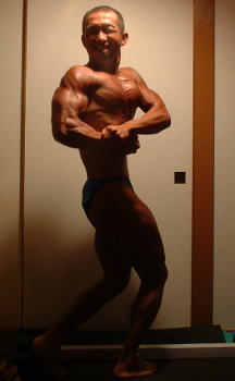 �{�f�B�r���̃T�C�h�`�F�X�g�|�[�Y�i�r�L���Łj